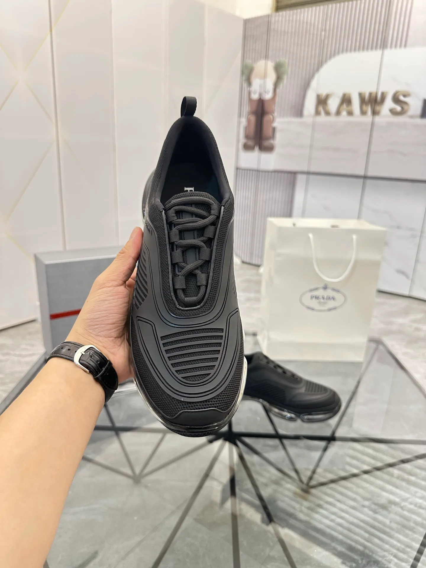Men's shoes for sale 💰: 💰P660¥ High-end top quality Product trademark: Prada *"Prada*" low-top casual shoes Regular size: 38-45 (can be customized to 46) Product materials: Upper imported from the counter original material, breathable lining, cowhide foot pads, original air cushion outsole. No.: 001